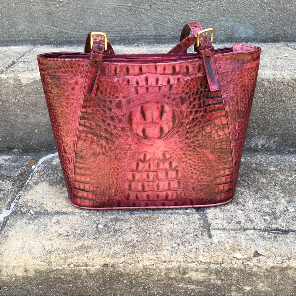 Women’s Croc-Embossed Shoulder Bag